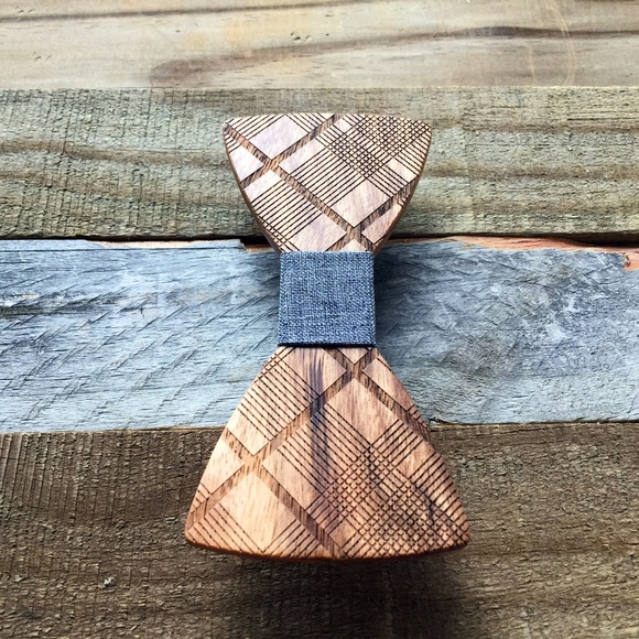 Men’s Wooden Bow Tie - Picture 3 of 4